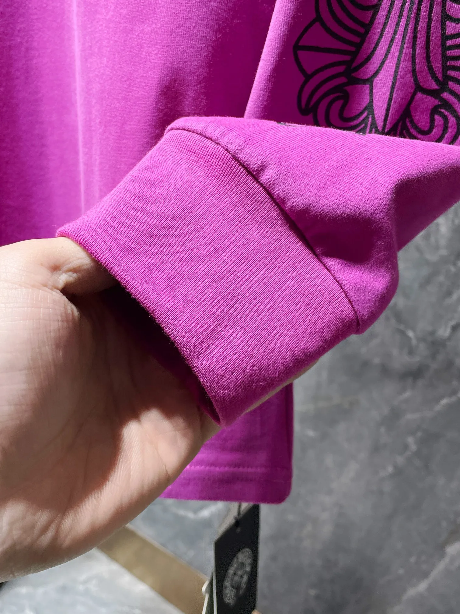 P160 Chrome Hearts 🍁Long T series🍁 High gram weight, environmentally friendly and high-quality top-quality fabric 260g Mattyboy graffiti spider web long sleeves Imported environmentally friendly glue printing and dyeing 1:1 replica version Recommended color: Customized graffiti purple Code numbers: S, M, L, XL